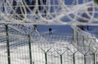 На заборе вокруг посольства РФ в Вашингтоне появилась колючая проволока