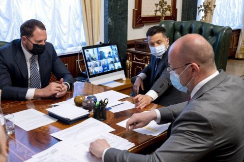 Шмыгаль заявил об определенном росте заболеваемости ковидом из-за майских праздников