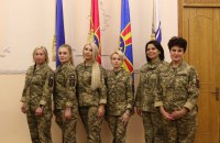 У Міноборони презентували оновлену літню польову жіночу форму