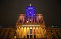Самое высокое здание Польши стало сине-желтым 