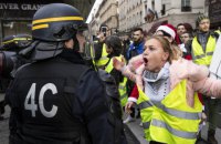 Во Франции возобновились акции "желтых жилетов"