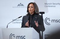 Віце-президентка Гарріс: "Америка не може відступити"