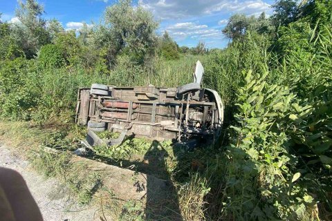 На Днепропетровщине перевернулся автобус, 15 человек пострадали