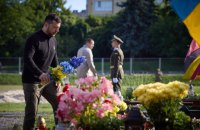 Зеленський прибув до Львова, де ушанував пам’ять загиблих українських воїнів
