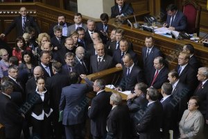 БЮТБ заблокировал трибуну Рады