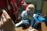 В Киеве мать оставила младенца у входа в метро и пошла пить