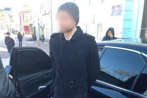 Киевлянин пытался сдать в обменку 11 тыс. фальшивых долларов