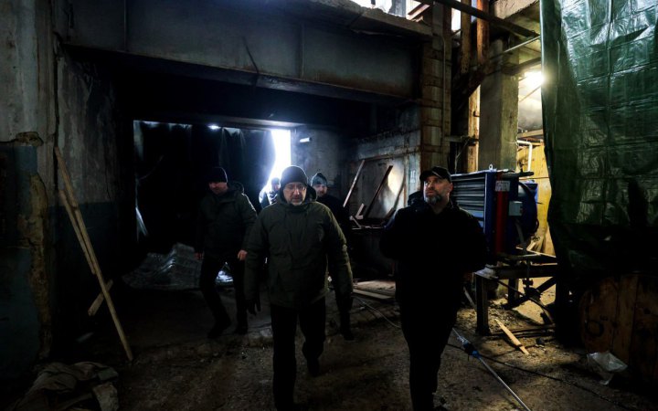 Шмигаль розпорядився передати необхідне обладнання на пошкоджений обстрілами енергообʼєкт у Харкові