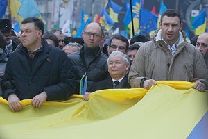 Евромайдан в понедельник займется Азаровым