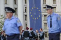 Недемократическая политика стоит украинским гражданам много денег