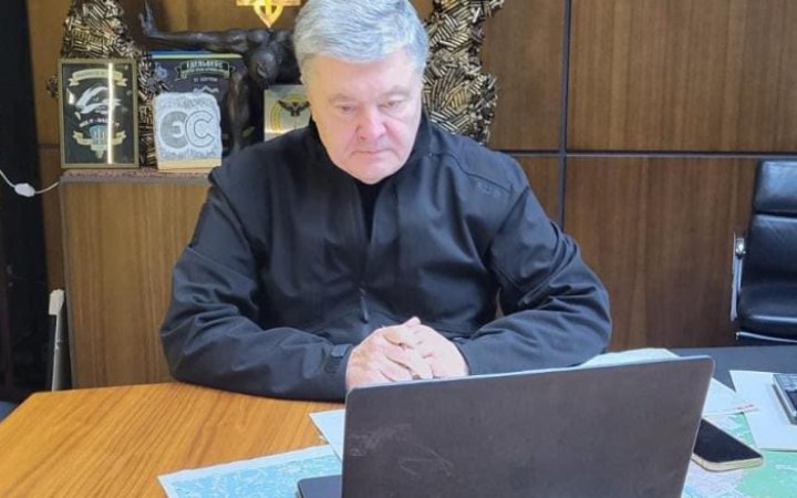Порошенко закликав світ дати жорстку відповідь на ракетні обстріли України