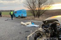 У Дніпропетровській області зіткнулися ВАЗ, вантажівка і мікроавтобус, одна людина загинула