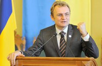 Янукович пожелал Садовому в день рождения неисчерпаемой энергии