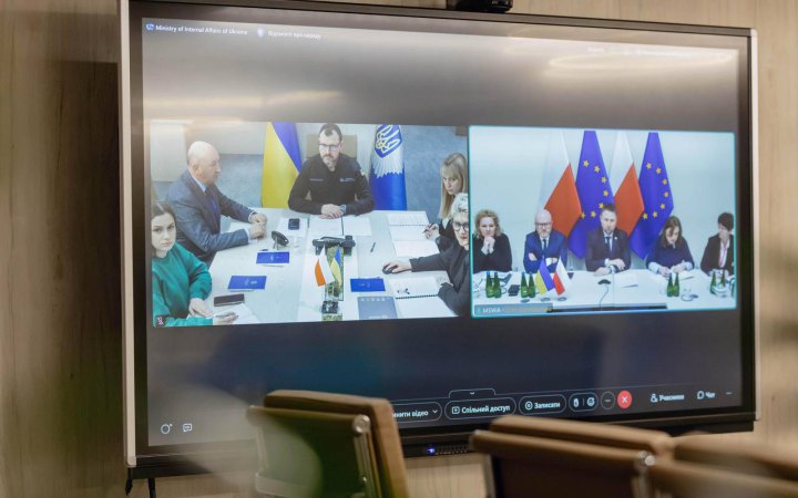 ​Минулого року у Польщі українці оформили близько 205 тис закордонних паспортів, – МВС