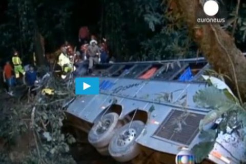 В Непале автобус сорвался с горы: 13 погибших