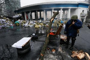 Митингующие открыли проезд по Грушевского и освободили четыре ОГА