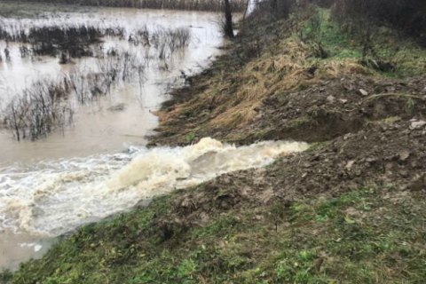 ГосЧС предупреждает об усилении ветра и подъеме воды в бассейне Днестра