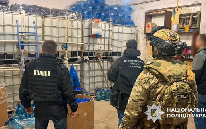 У Дніпрі поліція викрила мережу підпільного виробництва та продажу фальсифікованого алкоголю