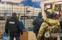 У Дніпрі поліція викрила мережу підпільного виробництва та продажу фальсифікованого алкоголю