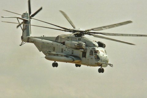 В Германии военный вертолет врезался в башню аэропорта