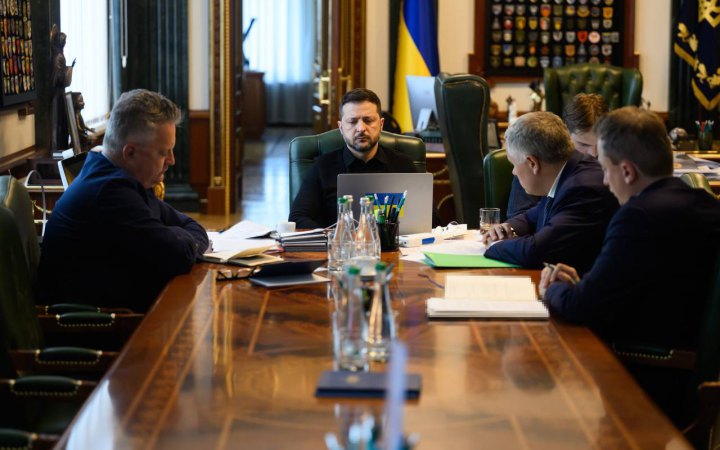 Зеленський після розмови з Мерцом: Німеччина передасть Україні нові пакети ППО цього місяця 