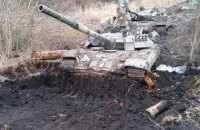 ВСУ откопали танки российских оккупантов, застрявших в болоте: "Теперь будут бить бывших российских хозяев"