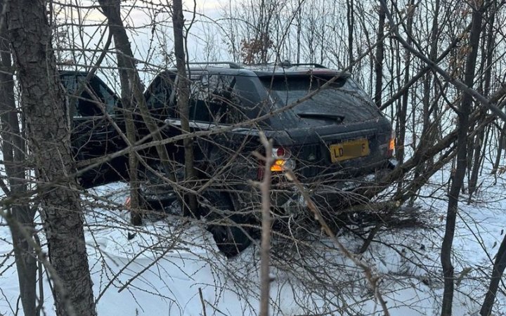 ​На Буковині водій позашляховика намагався прорватися в Румунію і травмував прикордонника