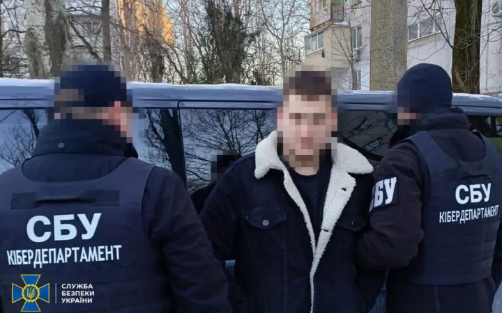 Студент одеського вишу під виглядом таксиста розвідував для ворога місця сховищ з пестицидами для екотеракту, – СБУ