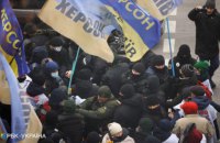 Під Радою почалися сутички між поліцією і підприємцями