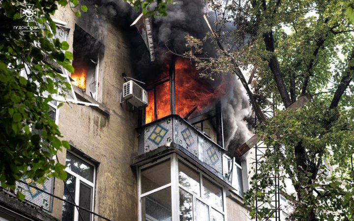 У Сумах розібрали завали будинку, в який влучив російський дрон