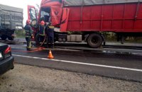 На трасі на Миколаївщині зіткнулися п'ять вантажівок та два легковики