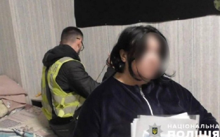 У Києві викрили шахрайку з Донеччини, яка під виглядом "волонтерки" ошукала переселенців на 1 млн гривень