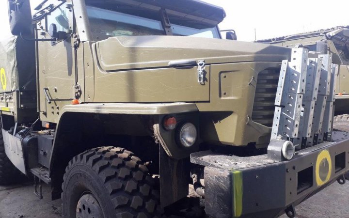 Военные захватили два новеньких российских "Урала" на Черниговщине