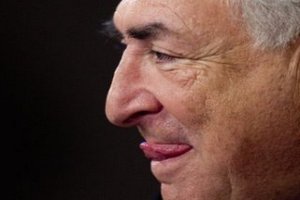 Французская журналистка написала книгу о "свинье" и "бабуине" Стросс-Кане