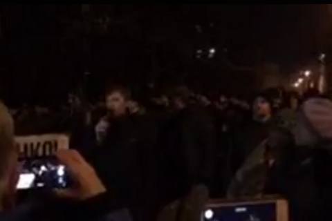 Полиция оттеснила сторонников Саакашвили от Администрации Президента