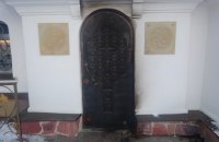 У каплицю біля Десятинної церкви кинули коктейль Молотова