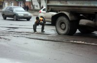Севастопольские дороги засыпают щебенкой: властям нравится