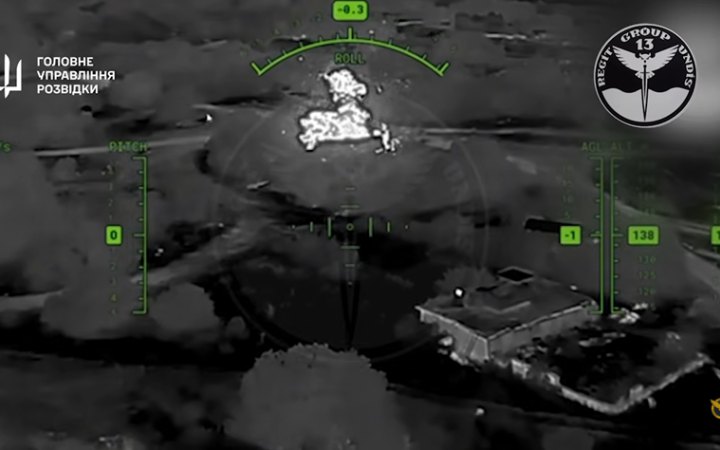 В окупованому Криму уражено дві російські пускові установки ЗРК С-400 "Тріумф" та антену керування дронами, - ГУР