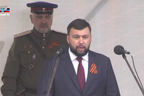 Охранник главаря "ДНР" Пушилина пришел на парад в форме НКВД
