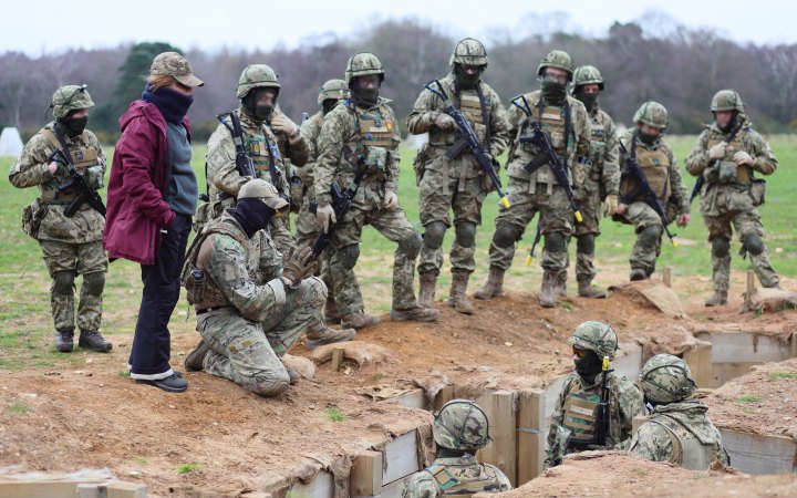 Інструктори із Данії навчають українських військових у Великобританії