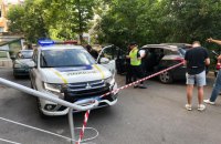 В Киеве трое в масках со стрельбой выхватили из машины сумку с 1,1 млн гривен
