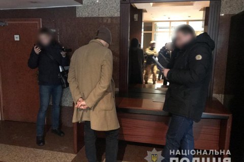 Співробітника МінЖКГ затримали під час отримання $5 тис. хабара