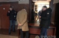 Сотрудник МинЖКХ задержан при получении $5 тыс. взятки