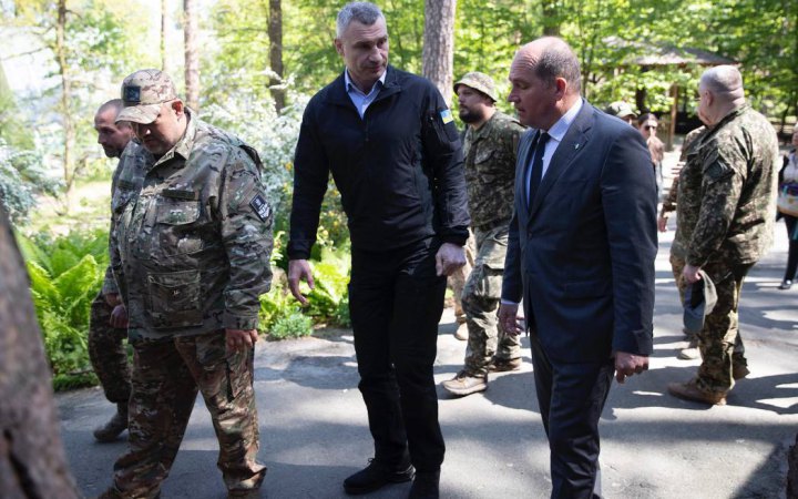 Кличко разом з мером Брюсселя передали батальйону "Свобода" РЕБ, дрони та Starlink