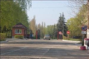Для Януковича огороджують частоколом тисячу гектарів лісу