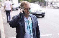 Нардепа від ОПЗЖ Волошина і "слуг народу" Кабанова та Шевченка облили зеленкою біля Ради (оновлено)