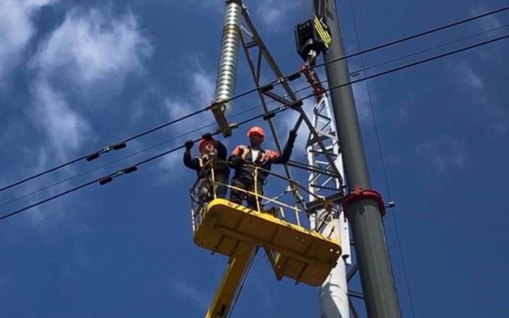 Внаслідок негоди на Київщині знеструмлено понад 57 тисяч клієнтів 