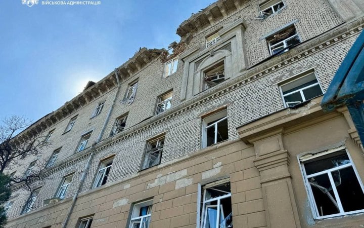 Росіяни пошкодили гуртожиток у Дніпрі, є постраждалі і загибла людина (доповнено)