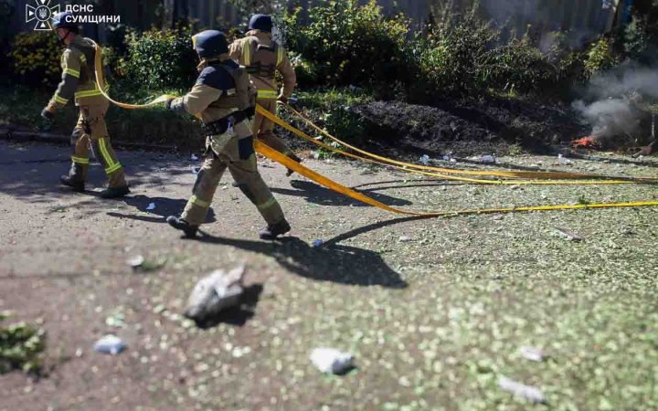 Росіяни вдарили по центру Сум, є поранений
