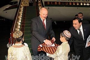 Лукашенко купил роскошный самолет покойного туркменбаши
